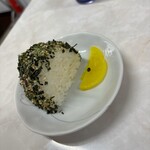 一九ラーメン 老司本店 - おにぎり　¥80-