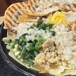 マルキン本舗 - 料理写真:炙りチャーシュー霜降り味噌ラーメン+野菜増し（UP）