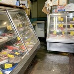 御食事処 友 - 隣の鮮魚店