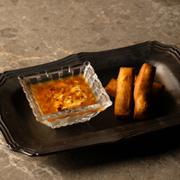 揚げパンとチリ豆腐ディップ