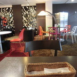 プラス カーサ ラウンジ - お洒落なイタリア家具や雑貨に囲まれた素敵な空間