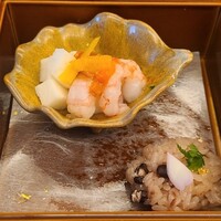 瓢斗 渋谷店 - 甘海老となまこ腸和え長芋と♪ お赤飯百合根の花びらに金箔をあしらって♡