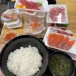 塩釜仲卸市場 マイ海鮮丼コーナー - 