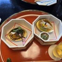 菊乃井 本店 - 木の芽和え(筍・烏賊・独活) 蛸柔らか煮 蕨 花びら独活 人参葉と金時の辛子胡麻和え 白魚雛寿司 蕗の味噌かけ 花弁百合根・いくら