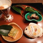 都わすれ - 前菜　鱒寿司、なめこ山かけ、石狩漬け、もたし旨煮