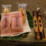 都わすれ - シャンパンのお友は塩味のおかきと大粒の甘納豆