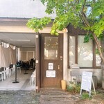 レッサーパンヤ - 香櫨園駅から徒歩10分程
                                住宅街にひっそりとあるお店なのでお静かに☝︎
                                ウェイティングスペース
                                扉側の椅子の上に整理券が置いてあります
                                (10時～配布/13:45～訪問枠)