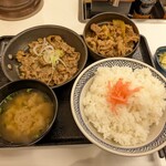 吉野家 - 牛皿牛ねぎ塩カルビ定食ご飯大盛りしょうがのせ（笑）