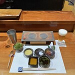 鮨匠 のむら - 食べ放題の薬味-酢味噌、醤油、ポン酢、梅肉、天日干し塩、黒胡麻、ワカメ、麦味噌、山葵、葉山葵、梅肉山葵-