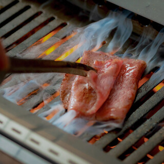 素材の魅力を最大限に引き出す。カッティングと焼き方のこだわり