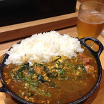 マイカリー食堂 - 法蓮草とベーコンエッグカレー単品（ライス大盛無料）@600＋ビール小瓶@350円・・・ベーコンが塩辛いので要らなかったけど、スパイシーだし美味しいよ！