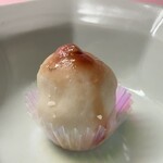 288671419 - 苺しょこら餅/ホワイトチョコ