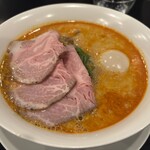 創作麺工房 鳴龍 - 担々麺、薄切りチャーシュー、味玉