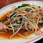 梅江飯店 - 豚肉とニラもやし炒め（ピリ辛