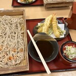 極楽湯 - 板蕎麦天ぷらセット 890円。