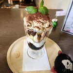 てんとう虫。 - デデ～ンッ!ミニパフェですが意外にボリュームあるのです( *´艸｀)