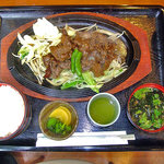 伊勢道安濃SA(下り) レストラン - 特選松阪牛焼肉定食