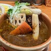 からかうあ - 牛すねきのこカレー・本日の野菜のせ（1650円）