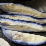 西利 本店 - 水なすは割いて食うべし。まるで梨のような甘さとキリッとした塩分と、えも言われぬ歯ごたえが善き