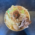 RAMEN HITONI YASASHIKU - 【国産豚ラーメンtp全マシ×ニラ辛sv味付玉子】