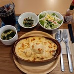 まんろくカフェ - 料理写真:ランチセット 1300円　半熟卵がいい感じ♪