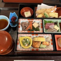 美濃吉 新阪急ホテル店 - 「京の懐石」(4,180円)現在は京の花見弁当になっています。
