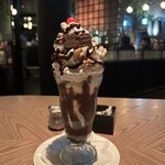 Peter Luger Steak House Tokyo - ルーガーズ スペシャル"ホーリーカウ"ホットファッジサンデー