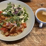 大崎キッチン - タンドリーチキンのジャンバラヤ　スープ付きで1,090円