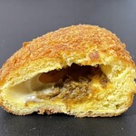  ベーカリー&カフェ ヤマザキ - 2025.03.05 (水)    のび～るチーズのカレーパン　250円（税込）