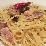 バルザル - レアマグロと焼き茄子のペペロンチーノ(リングイネ)