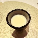 肉割烹 重㐂 - 自家製白湯スープ