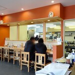 自家製うどん たいら - 厨房とカウンター