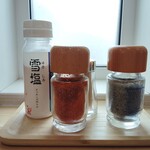 自家製うどん たいら - テーブルにある調味料