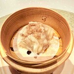 肉割烹 重㐂 - 蓋物牛タンの特製焼売２