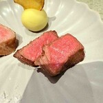 肉割烹 重㐂 - 焼物一口ステーキ３