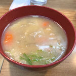 桐半 - お味噌汁は豚汁でしょうか？