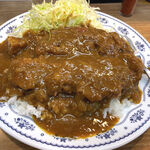桐半 - トンカツ全体にカレーが掛かっています。