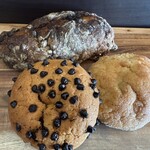 パンストック - 手前がチョコパン、奥がチーズ、ベリー系かな？