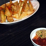 BARU 竹末 - ポテトフライ。
      注文してから生のジャガイモの皮をむいて、揚げてくれました。
      パサパサ感のない、しっとりとした食感が味の違いを実感させてくれました。