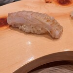 二代目辰よし 狸小路店 - ブリブリ食感の積丹の活〆ヒラメのエンガワ