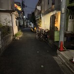 ホルモン焼味紘 - 商店街から入ってスグ