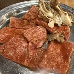 ホルモン焼味紘 - ロース　めっちゃ柔らかくて上品な脂身