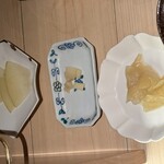 すし ふくづか - 左←の林檎ガリ　甘くて美味しい　　(ガリ３種類)