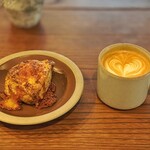 Parklet bakery - スコーンのとろけて焦げたチーズが絶品すぎる。