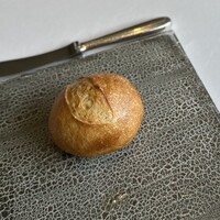 レストラン オオツ - パン。たっぷり出されたバターも美味しい