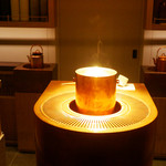 ルーフトップ バー - カウンター横に置いてあるお茶の道具の釜。