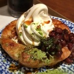 Sammarukukafe - 「和風デニブラン」。盛り付けはちょっとアレだけど、デニッシュ生地がサックリむっちりで、甘さのなかにやんわり塩っ気が。悪くない品