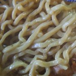 ラーメン ガジロー  - コシの無い歯応えの弱さの極太麺