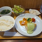 キッチン ブルー グローブ - 鮪ハラモ炙りポワレ　塩麹と抹茶とクリーチーズのソース