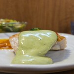 キッチン ブルー グローブ - 横から、厚めの鮪、クリームチーズそーはタッブリ